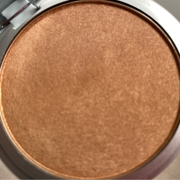 The Balm Betty-Lou Manizer Bronzer Highlighter Compact New in Box .3 oz Gorgeous - Picture 5 of 6